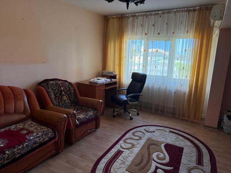 Apartament cu 3 camere decomandat în Traian