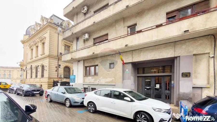 Apartament cu 3 camere semidecomandat în Calea Victoriei
