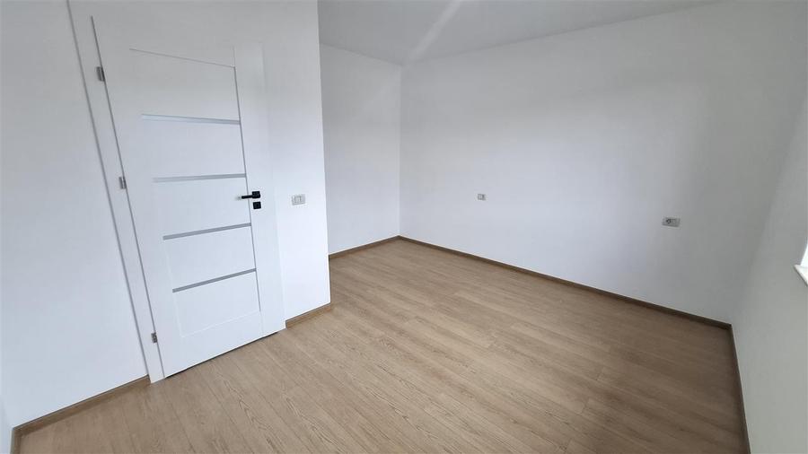 Duplex cu 4 camere cu Canalizare în Valea Lupului