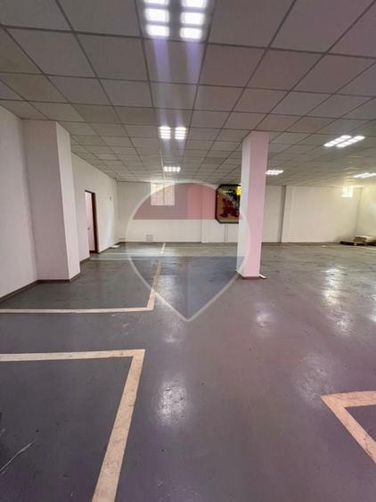 Spațiu comercial, de 297.51000976563 mp, în Central