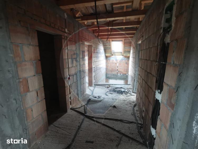 Casă cu 5 camere cu Teren 6400 Mp în Copalnic