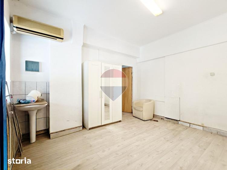 Apartament cu 5 camere semidecomandat în Cișmigiu