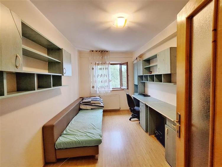 Apartament cu 3 camere decomandat, mobilat în 9 Mai