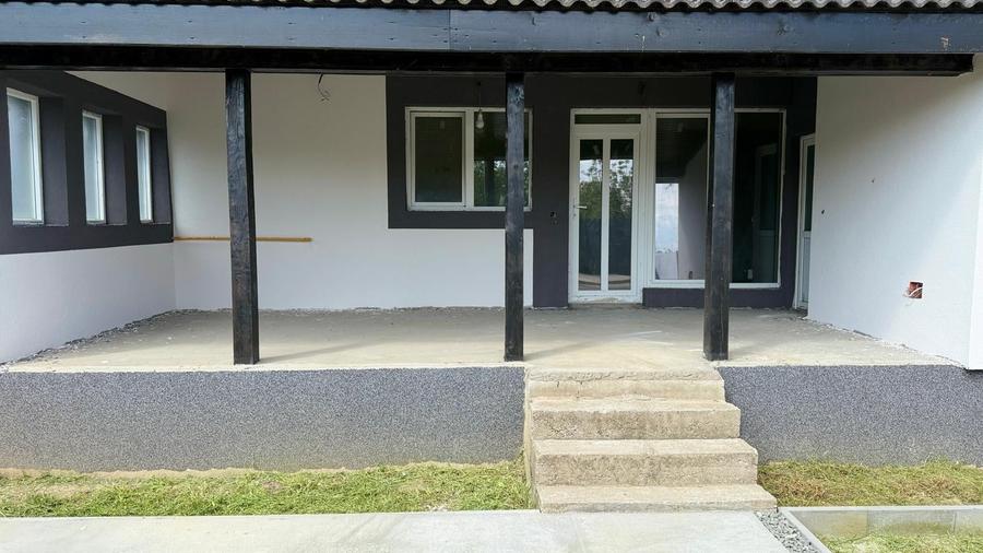 Duplex cu 4 camere cu Canalizare în Parța