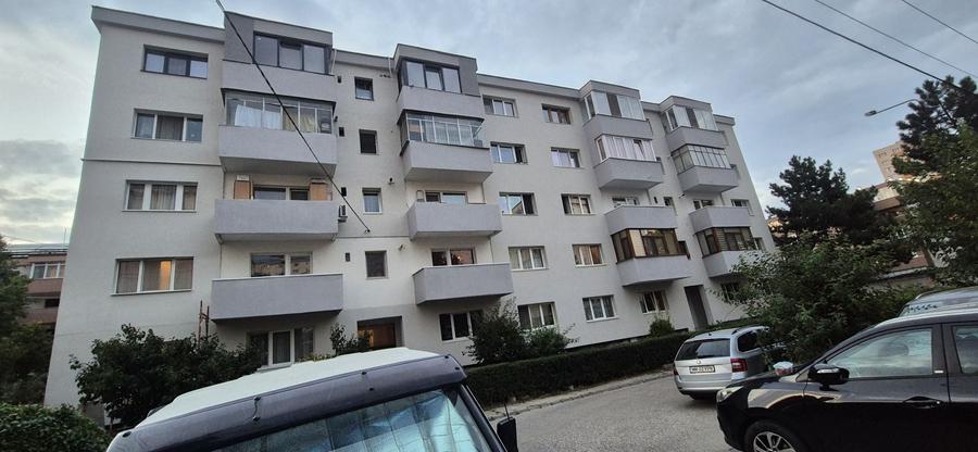 Apartament cu 2 camere decomandat în Plopilor