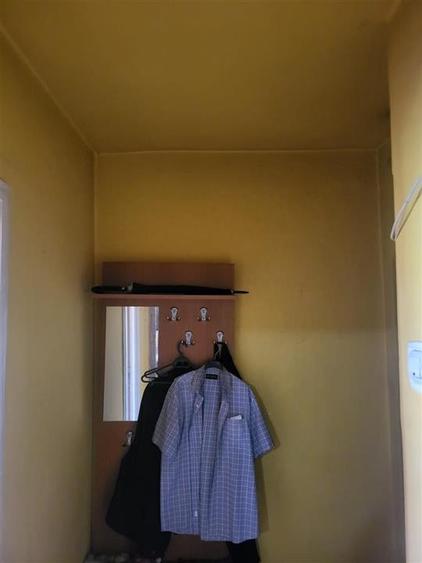 Apartament cu 3 camere semidecomandat în Podu Roș
