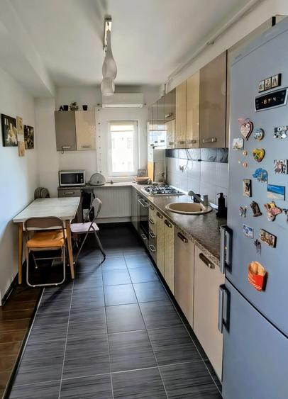 Apartament cu 2 camere decomandat în Roșu
