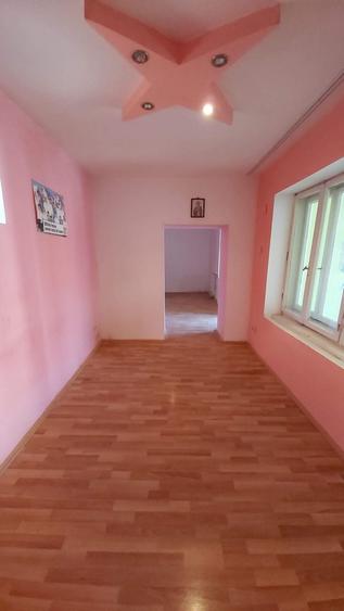 Casă cu 4 camere în Exterior Vest