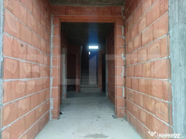 Casă cu 7 camere cu Teren 770 Mp în Marginea