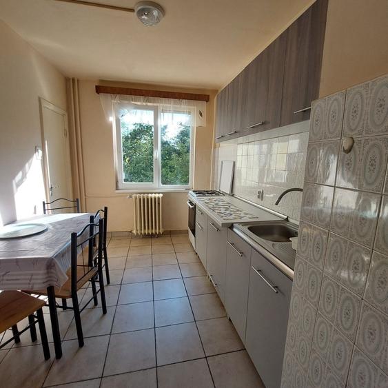 Apartament cu 3 camere semidecomandat în Central