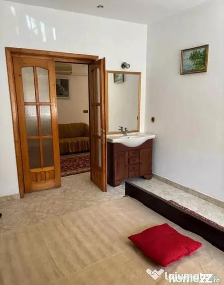 Casă cu 4 camere cu Teren 120 Mp în Trocadero