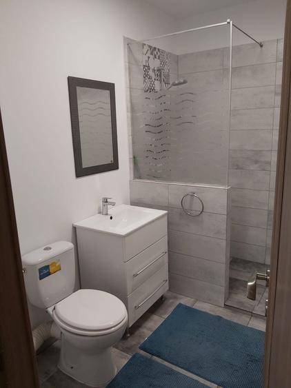 Apartament cu 3 camere decomandat în Florești