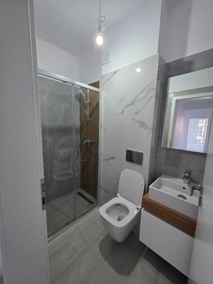 Apartament cu 3 camere, mobilat în Tractorul