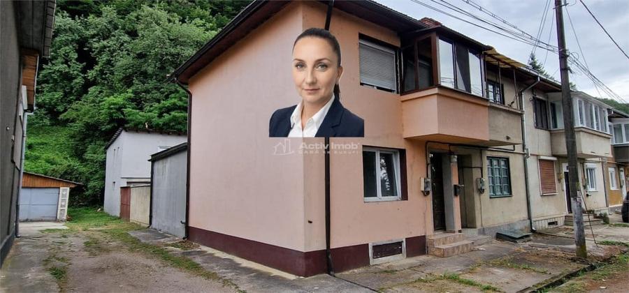 Casă cu 5 camere cu Teren 155 Mp în Muncitoresc