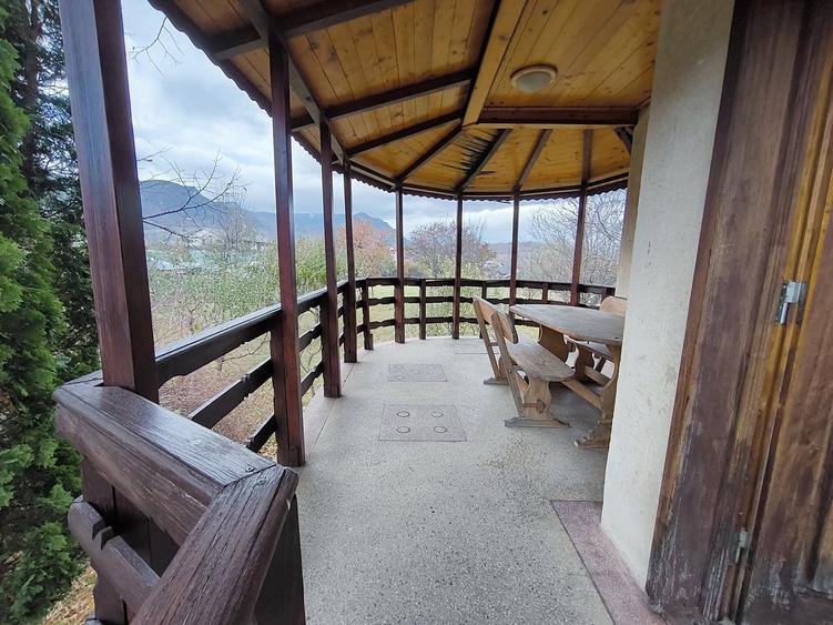 Duplex cu 10 camere cu Canalizare în Bran