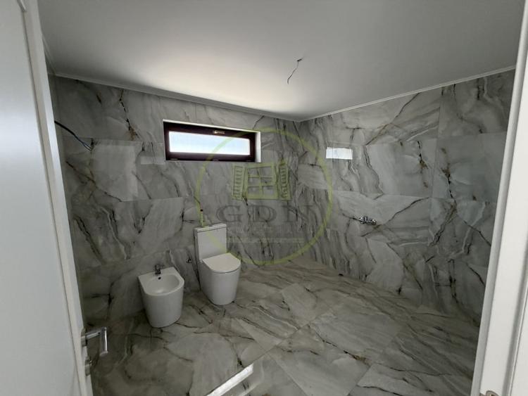 Casă individuală cu 5 camere cu Teren 246 Mp în Preajba