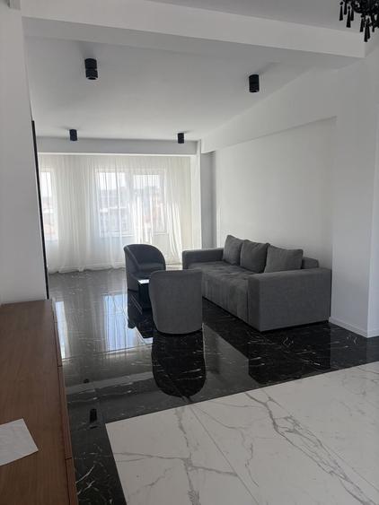 Apartament cu 3 camere decomandat în Ultracentral