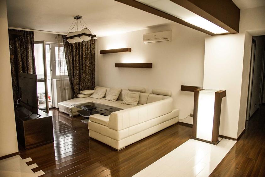 Apartament cu 3 camere decomandat în Vitan