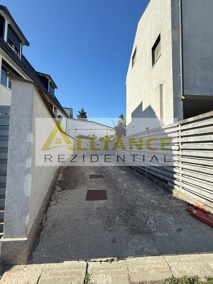 Duplex cu 4 camere cu Canalizare în Central