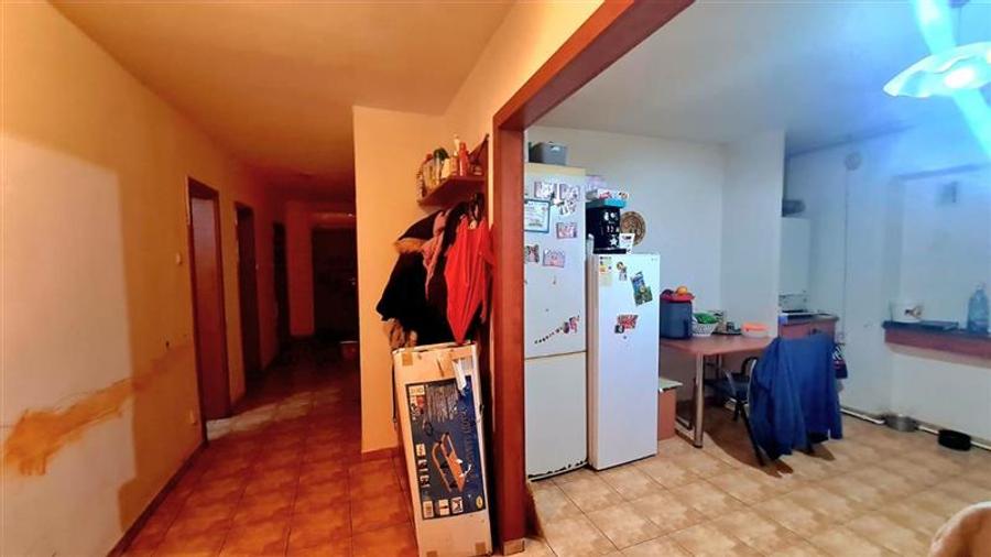 Apartament cu 5 camere decomandat, mobilat în Girocului