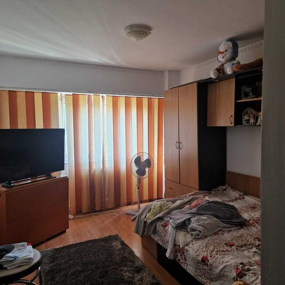 Apartament cu 2 camere decomandat în Exterior Vest