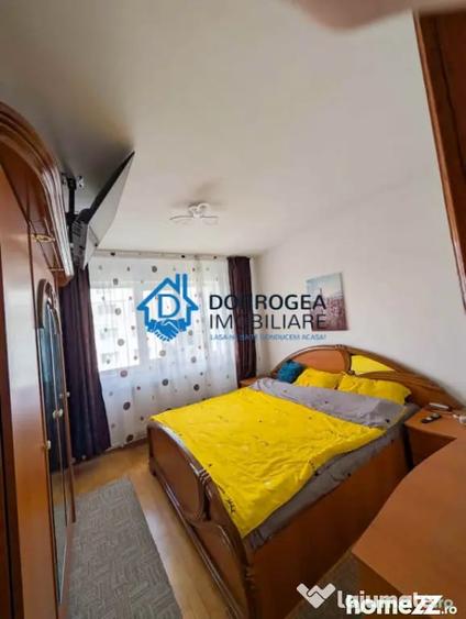 Apartament cu 3 camere decomandat în Păcii