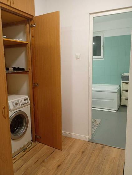 Apartament cu 3 camere decomandat în Florești