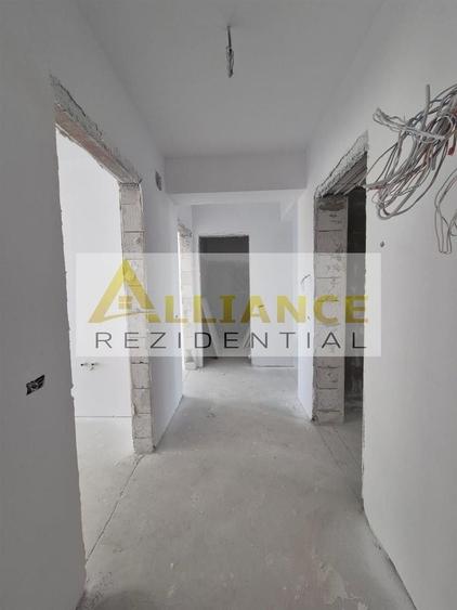 Apartament cu 3 camere decomandat în Berceni
