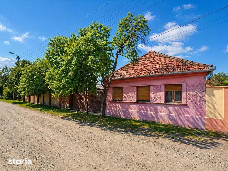 Casă cu 3 camere cu Teren 1082 Mp în Central