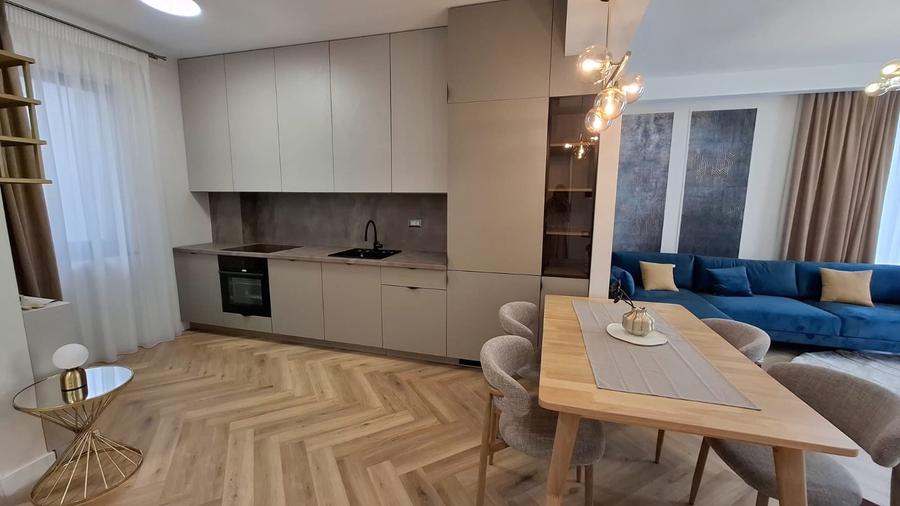 Apartament cu 4 camere decomandat în Pipera