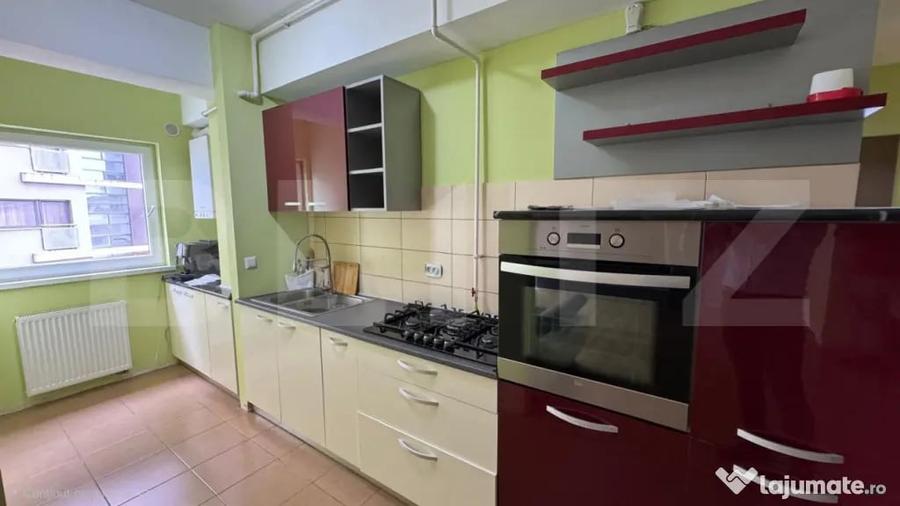 Apartament cu 3 camere decomandat în Independenței