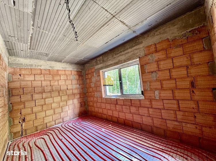 Casă cu 3 camere cu Teren 295 Mp în Central
