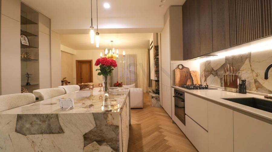 Apartament cu 2 camere decomandat, mobilat în Central