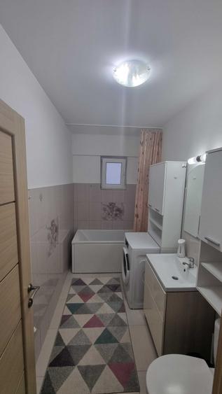 Apartament cu 3 camere decomandat, mobilat în Nicolina