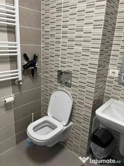 Apartament cu 2 camere decomandat în Tractorul