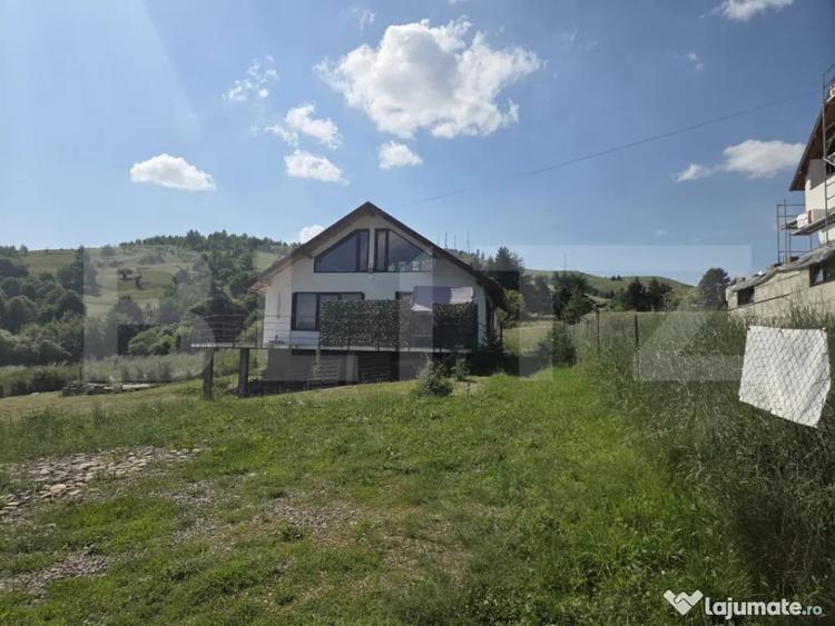 Casă cu 2 camere cu Teren 3000 Mp în Central
