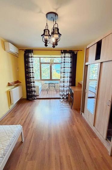 Apartament cu 3 camere decomandat, mobilat în Podu Roș