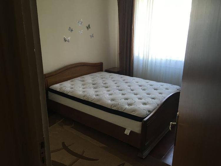 Apartament cu 3 camere semidecomandat în Radu Negru