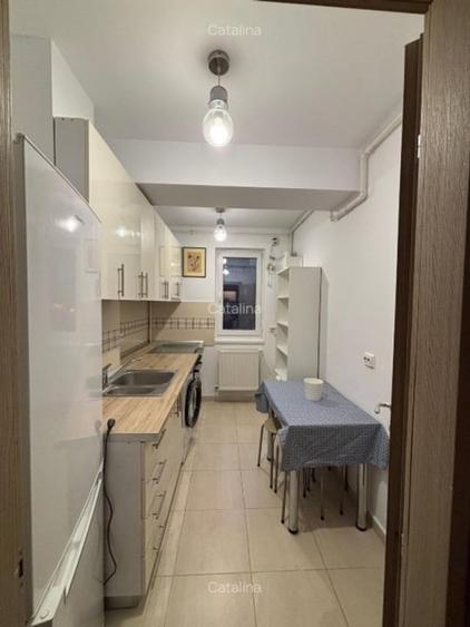 Apartament cu 2 camere semidecomandat, mobilat în Sebastian