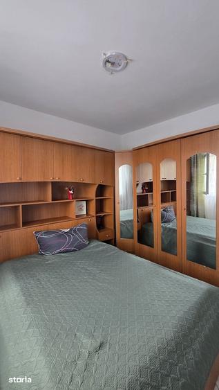 Apartament cu 3 camere decomandat în Vitrometan