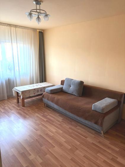 Apartament cu 3 camere decomandat, mobilat în Nord-Est