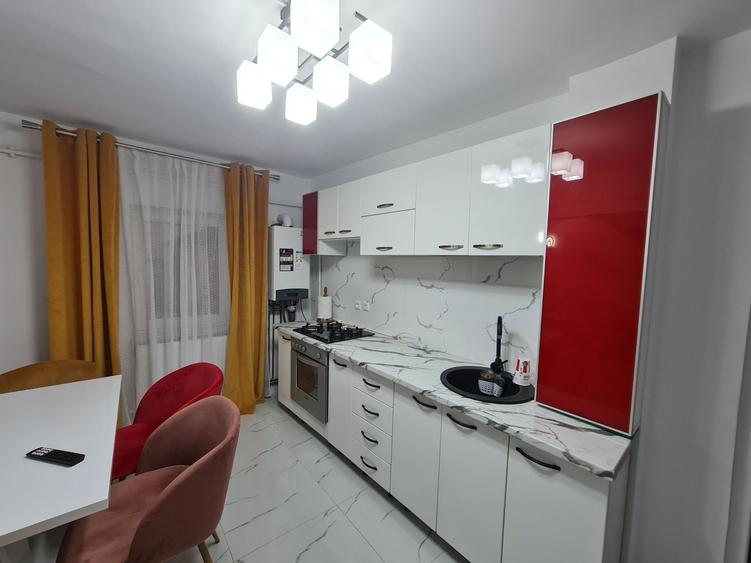 Apartament cu 3 camere semidecomandat în Central
