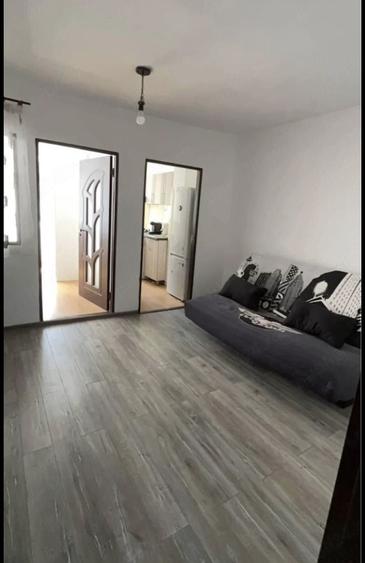 Apartament cu 2 camere semidecomandat în Micro 3