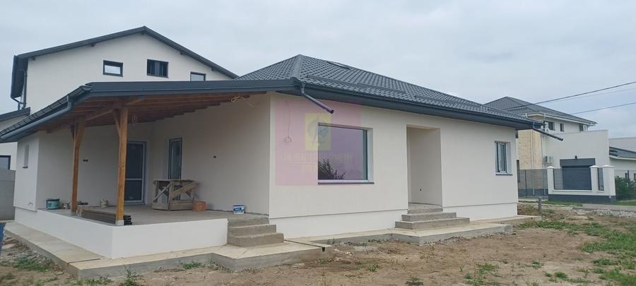 Casă cu 3 camere cu Teren 400 Mp în Central