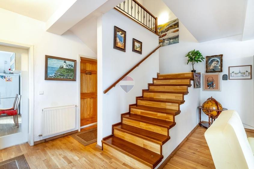 Duplex cu 5 camere cu Teren 512 Mp în Florești