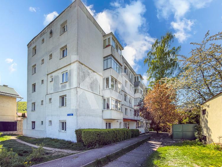 Apartament cu 2 camere semidecomandat, mobilat în Noua