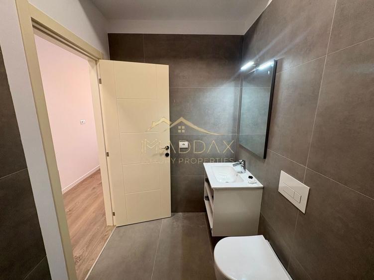 Apartament cu 3 camere semidecomandat, mobilat în Băneasa