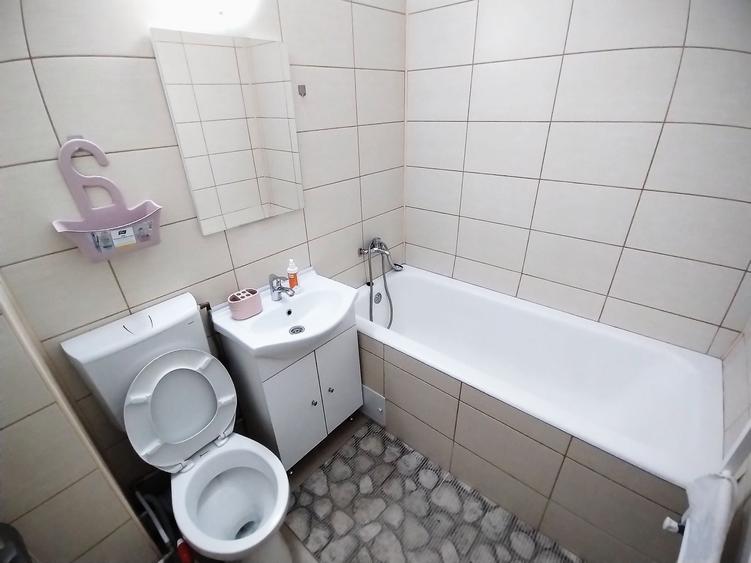 Apartament cu 2 camere semidecomandat în Central
