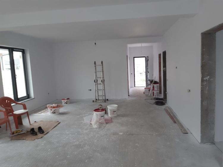 Casă cu 4 camere în Central