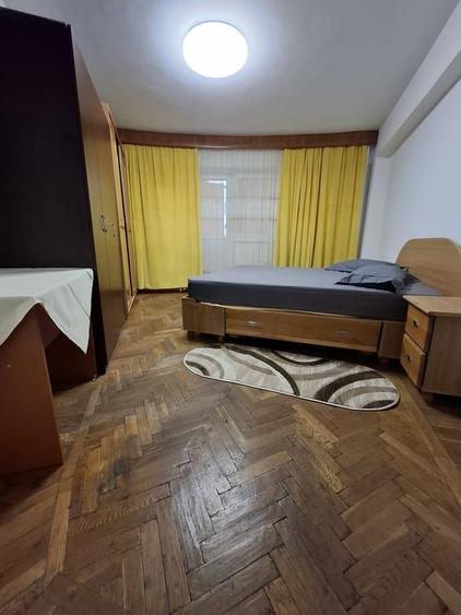 Apartament cu 3 camere decomandat în Crângași